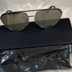Moschino women’s Silver Aviator Sunglasses with Smoke Lenses